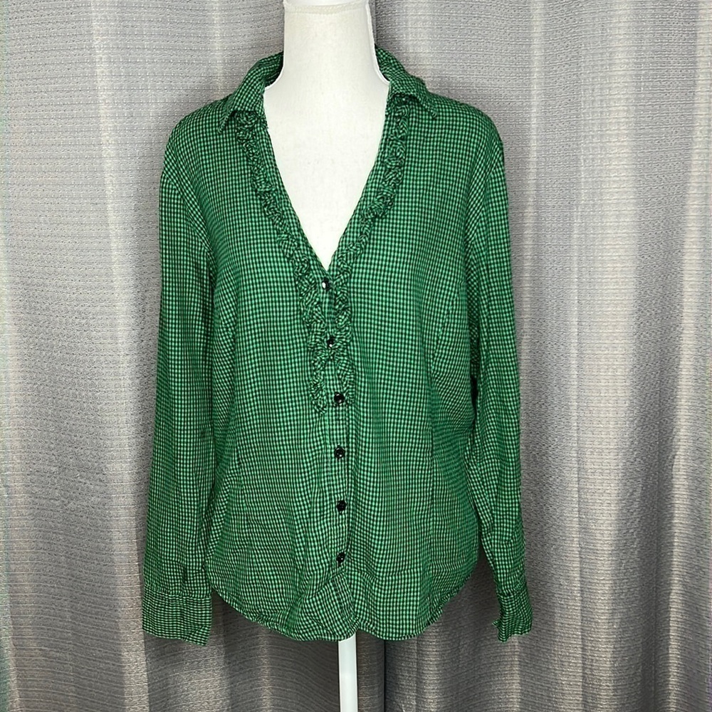 NEW YORK & COMPANY LARGE BLACK AND GREEN PLAID V-NECK BUTTON FRONT SHIRT